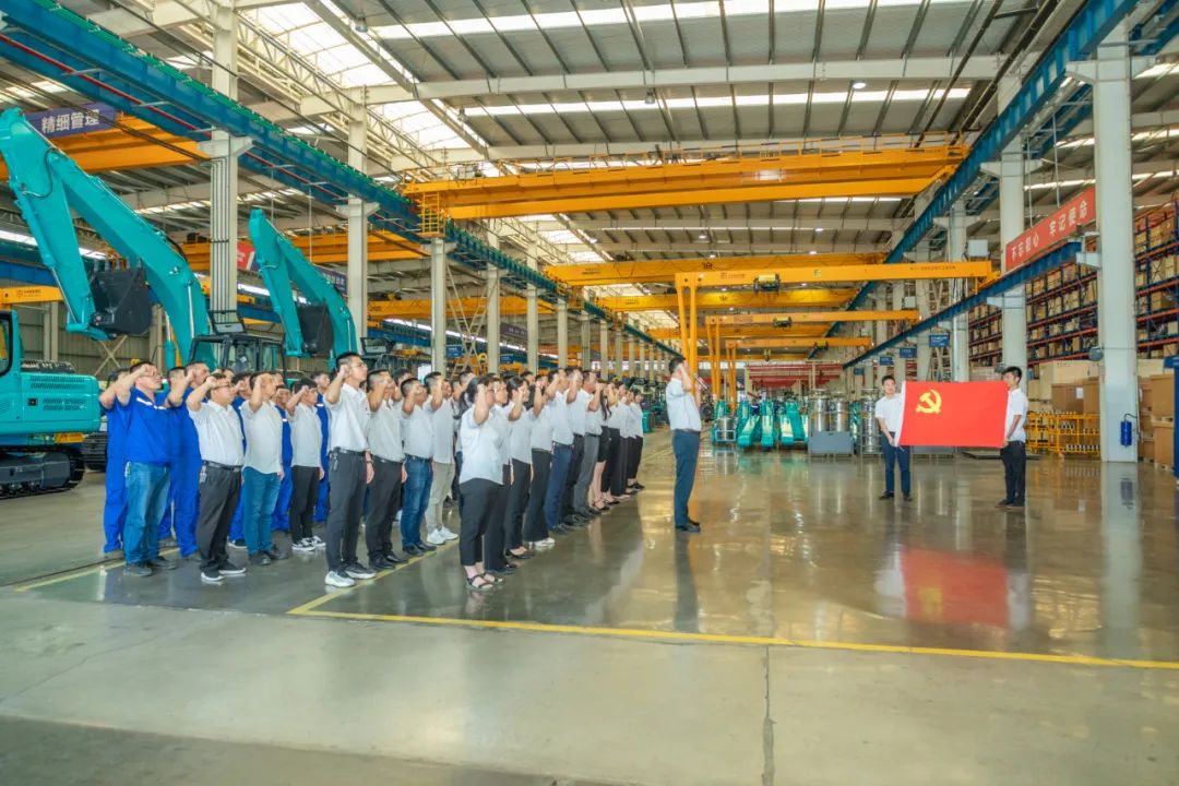 接续斗争再出发——必发智能党委举行新党员入党宣誓和老党员重温入党誓词活动