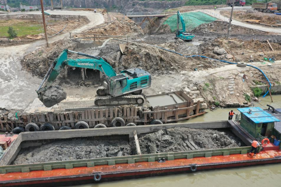 初心源地，，，，，，必发智能挖掘机实力大显 | 百年风华筑漂亮必发（1）