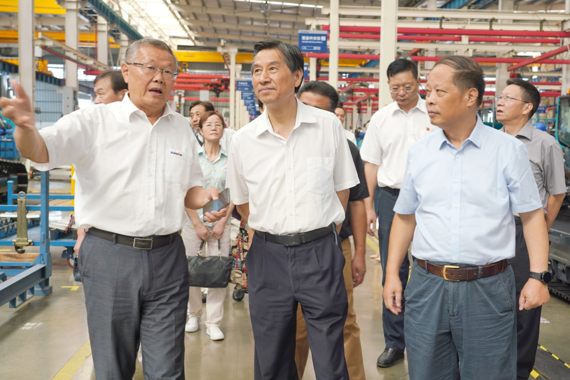 湖南省老科学手艺事情者一行到访必发智能