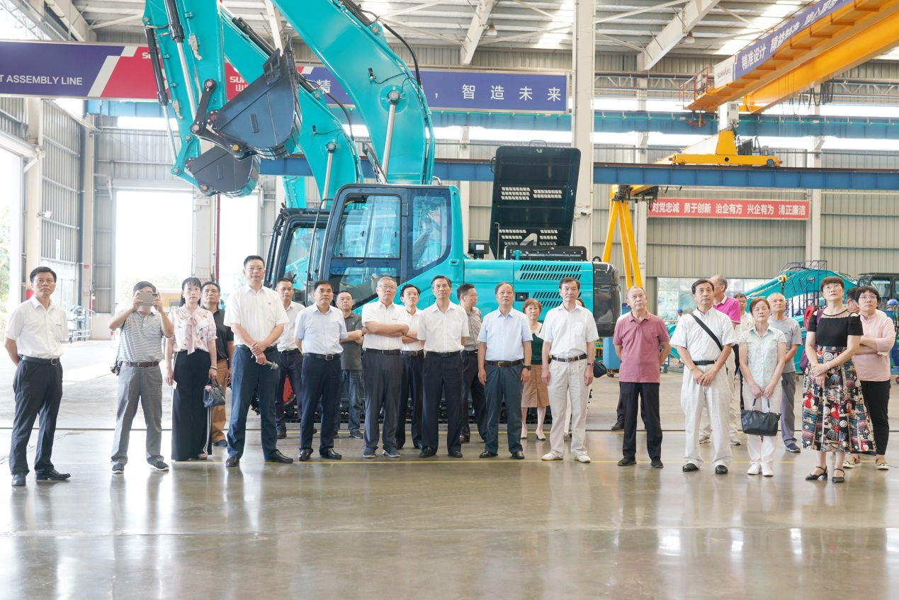 湖南省老科学手艺事情者一行到访必发智能