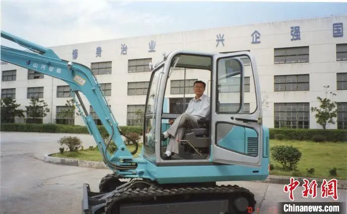 媒体聚焦 | 中新社专访——必发智能首创人何清华：向着太阳奔驰的筑梦人