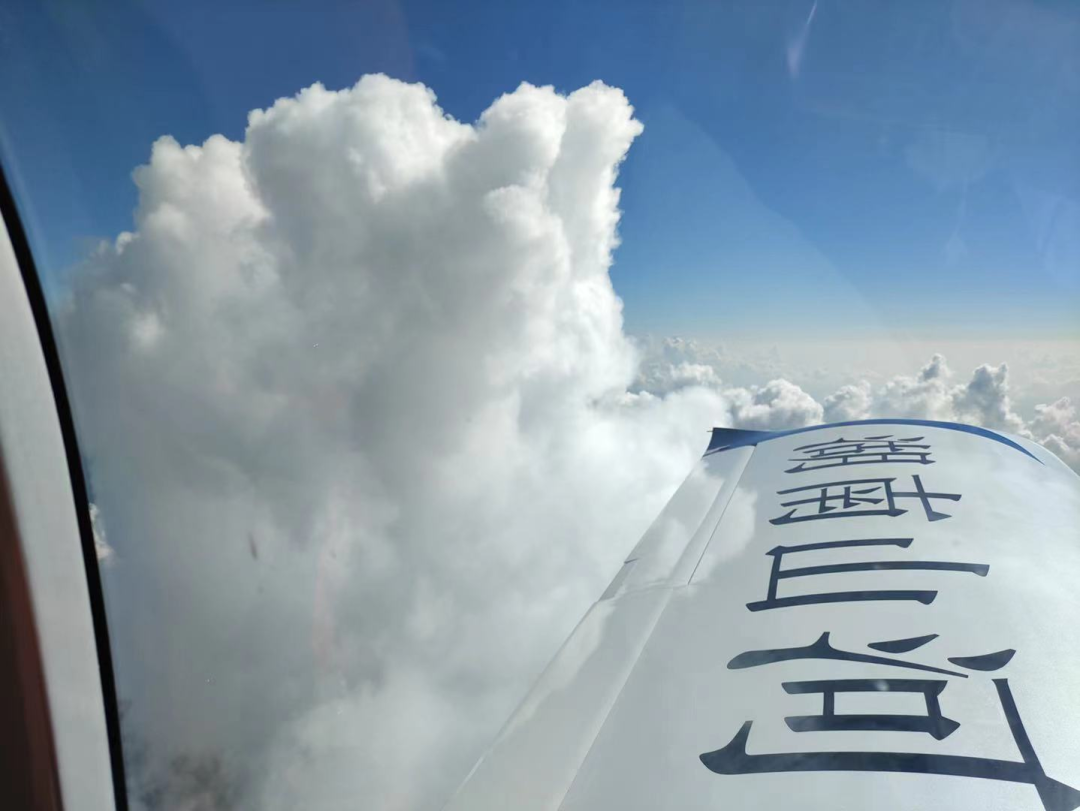 4小时，，，720公里，，，必发阿若拉飞到珠海在第13届中国航展等你