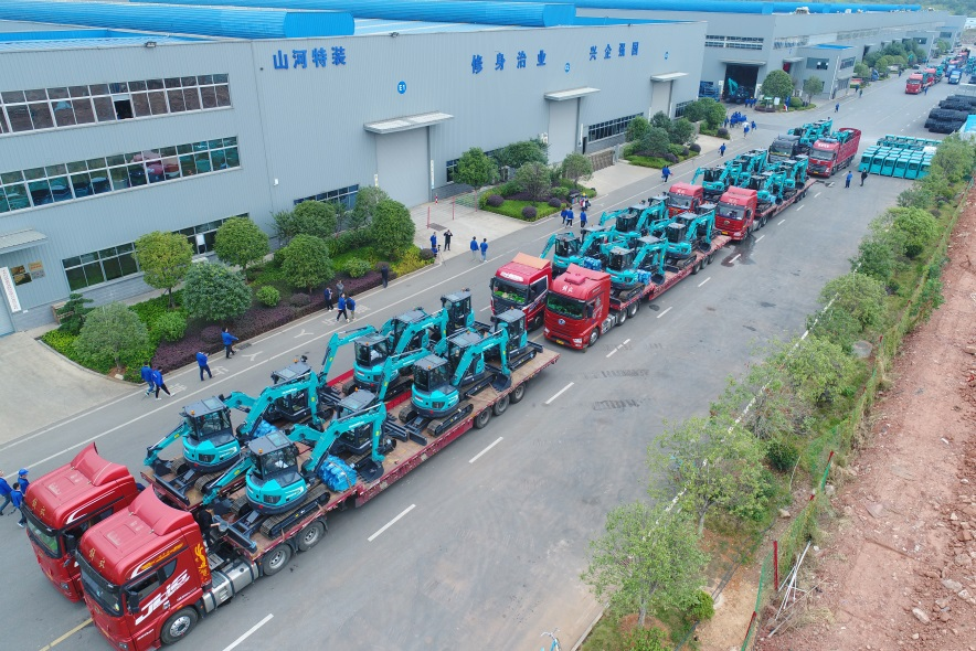 助力祖国西南地区建设！必发智能海内首批SWE60UF无尾挖掘机批量交付