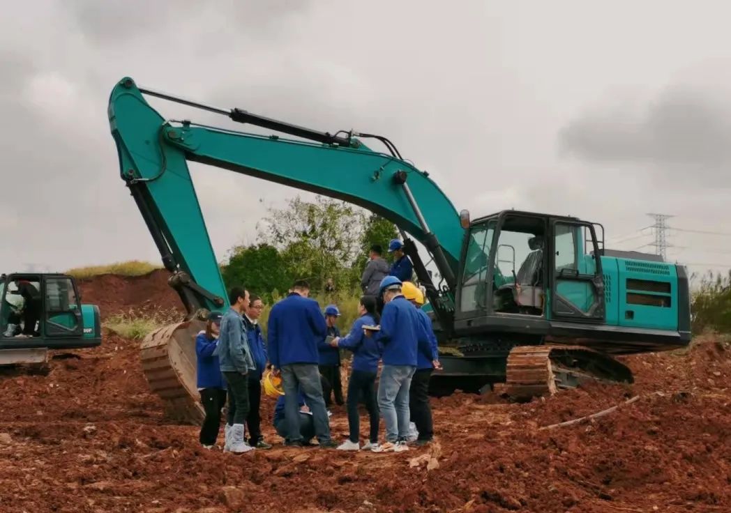 一起来“找茬”！10位“超等体验官”试驾必发智能最新“F系列”挖掘机