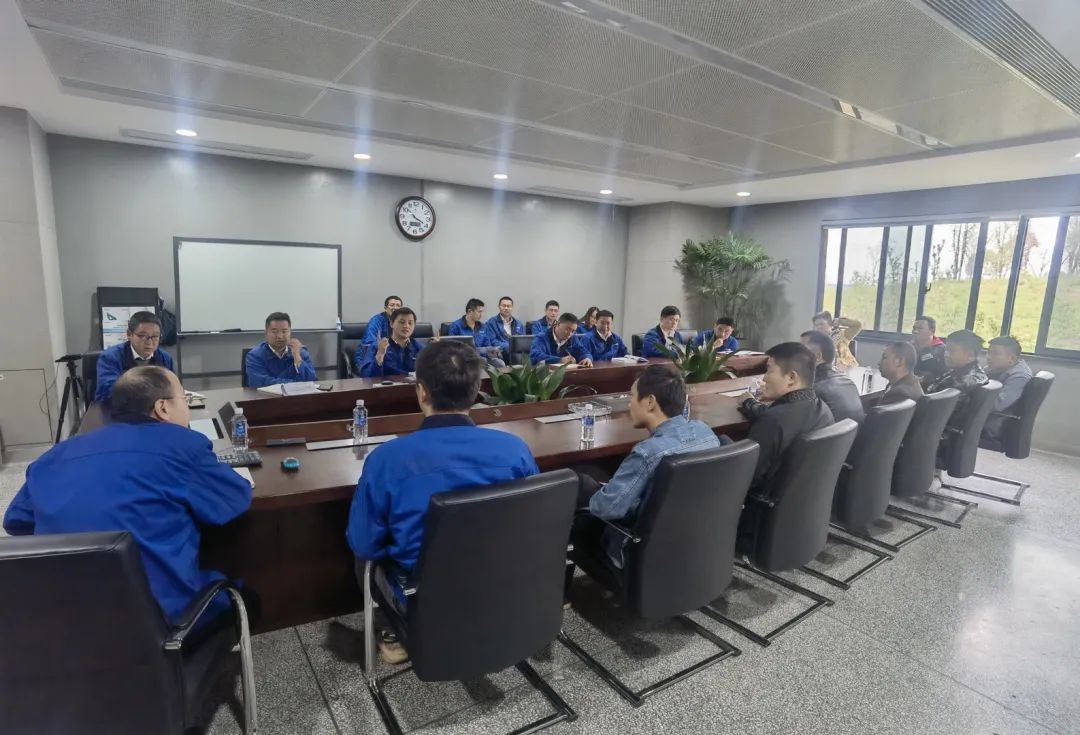 一起来“找茬”！10位“超等体验官”试驾必发智能最新“F系列”挖掘机