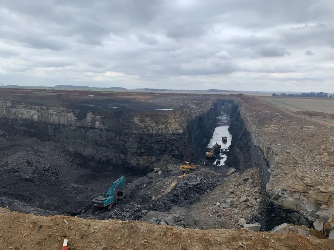 挑战矿山难题！必发智能95吨级矿用挖掘机乐成进入非洲市场