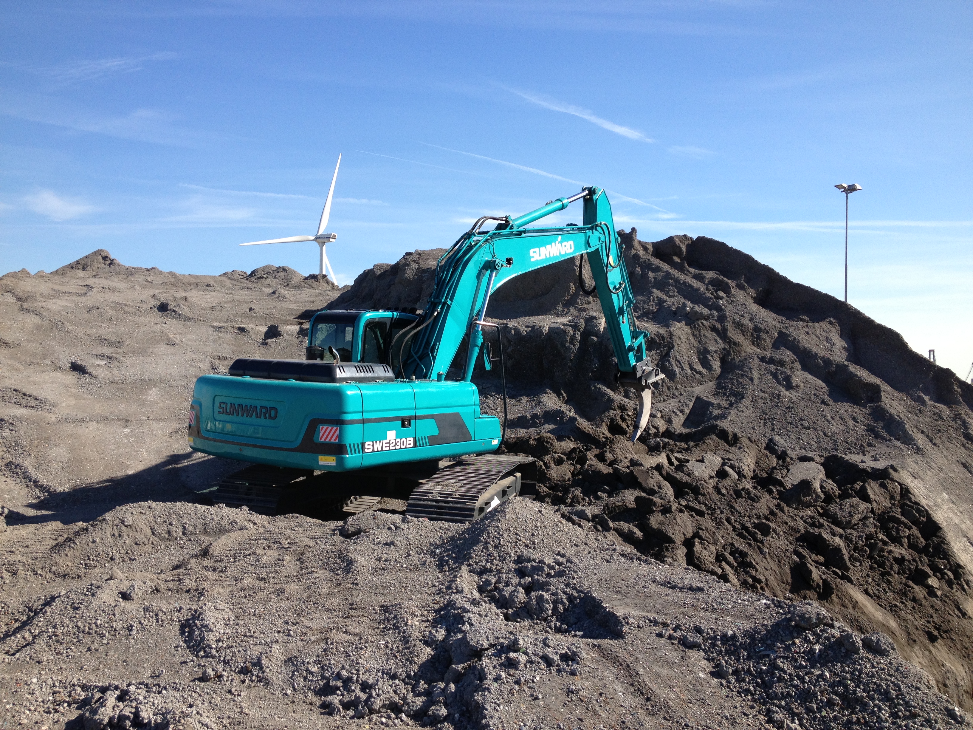 挖掘机操作基本技巧