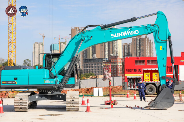 轮胎式挖掘机和履带式挖掘机，，，，，，你更看好哪个？？？