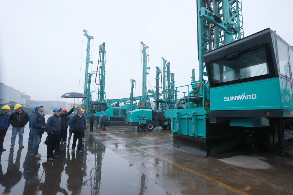 两种钻进模式+更大扭矩！必发智能自主研制的全液压牙轮钻机下线