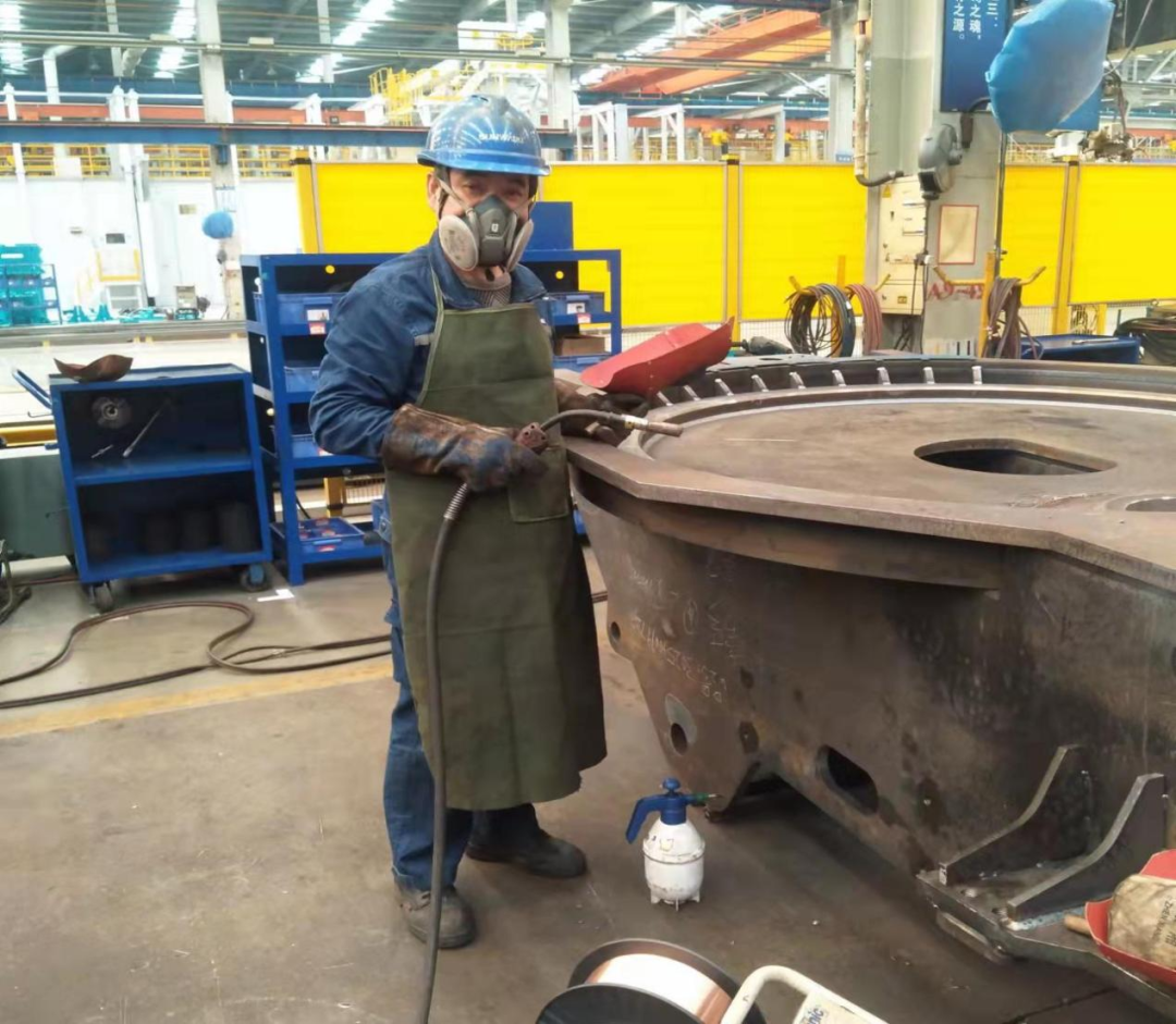 必发匠心 | 一把焊枪“点亮”绚烂人生