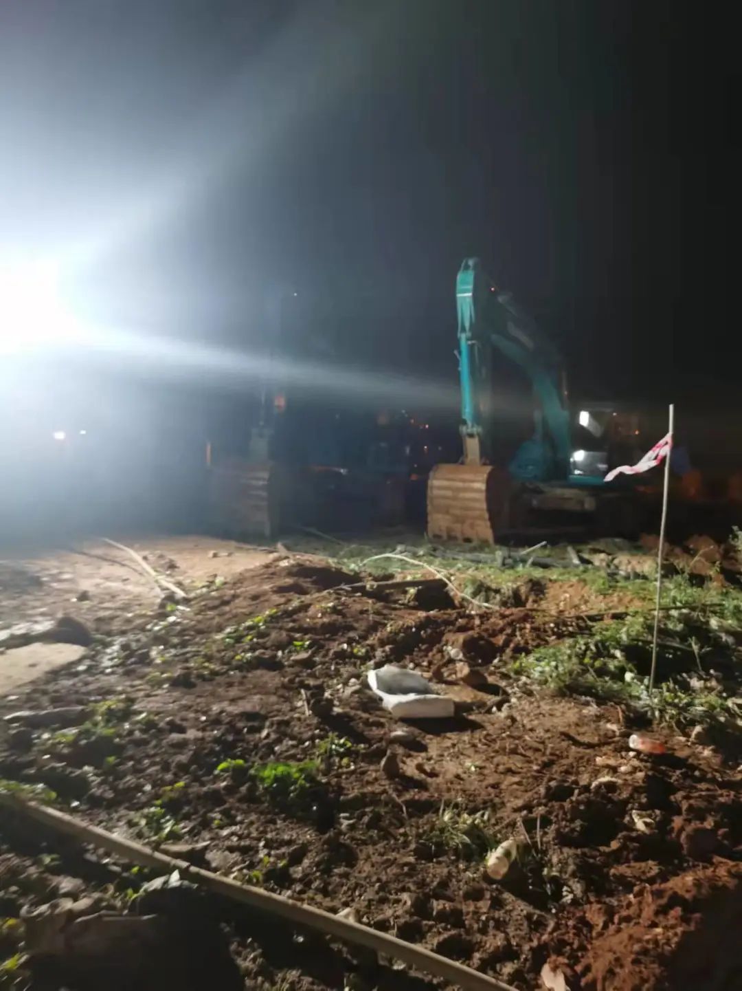 冲锋一线显继续！必发智能挖掘机助力长沙方舱医院建设