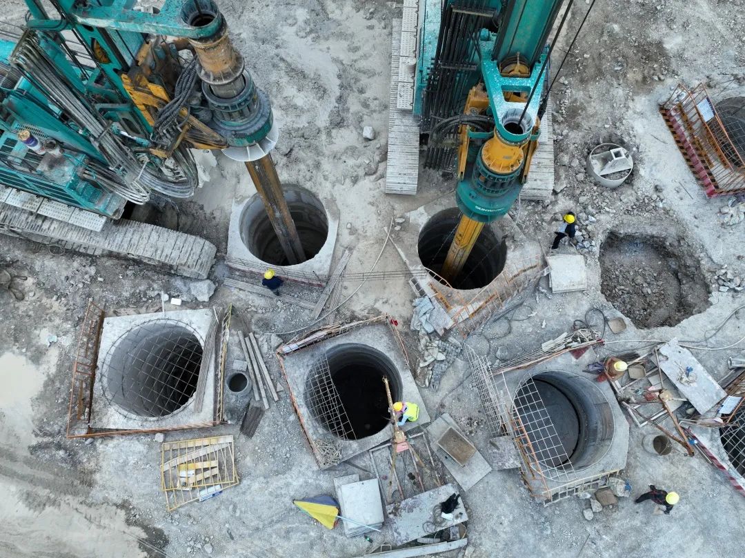 展现施工“奇效”！必发智能旋挖钻机强势助力炉慈高速公路建设