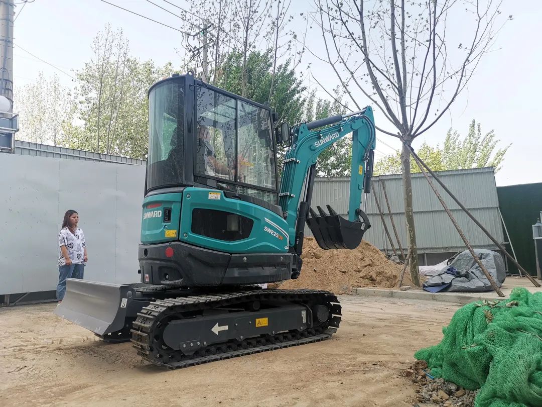 冲、冲、冲！带您感受必发智能挖掘机火热交机时刻