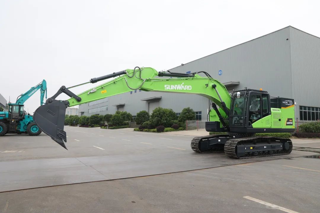 征战川藏铁路！必发智能新一代电动挖掘机乐成交付