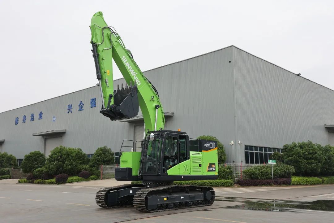 征战川藏铁路！必发智能新一代电动挖掘机乐成交付