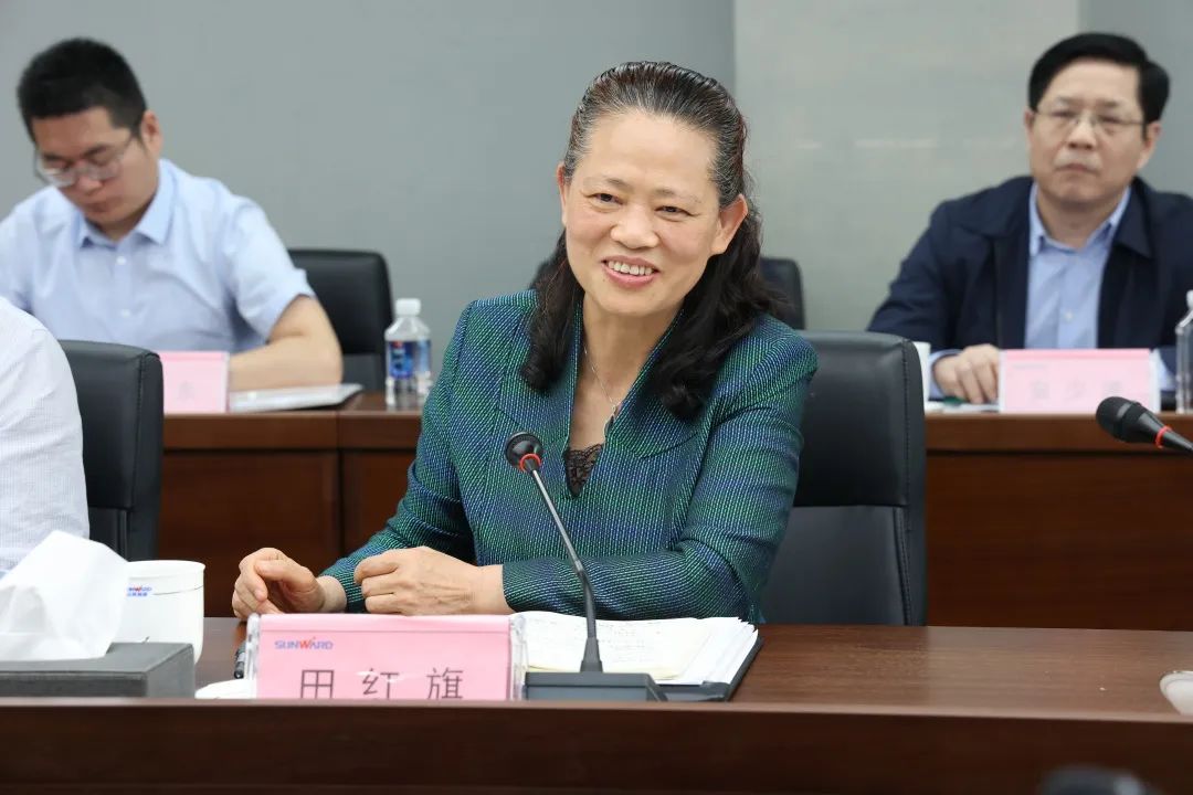 深化产学研相助！中南大学校长、中国工程院院士田红旗率团造访必发智能