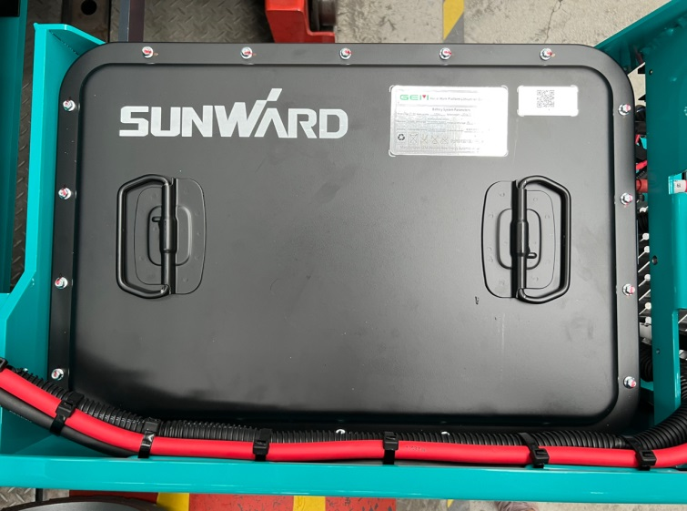 与“锂”相约，，，助力“双碳”！必发智能全系列锂电剪叉式高空作业平台周全进军市场