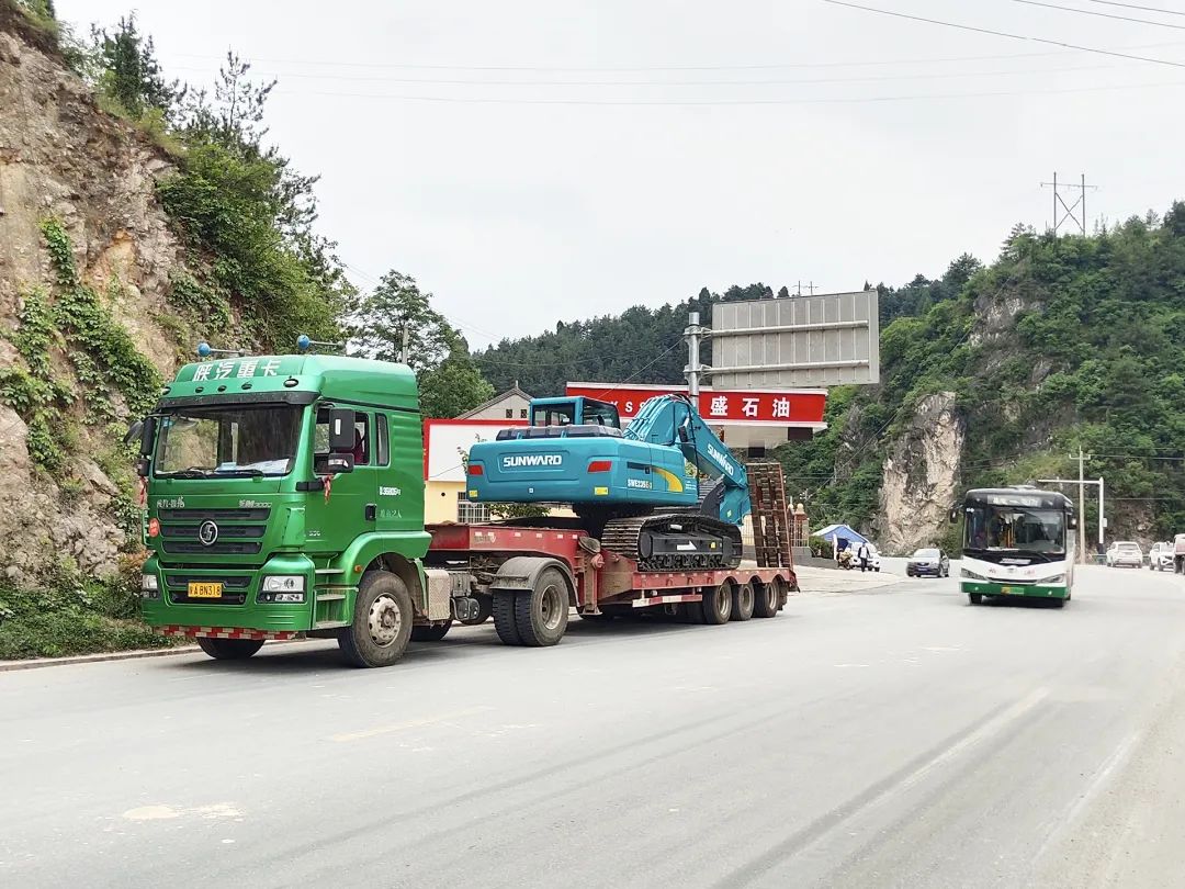 三员必发挖机“悍将”收服“铁粉”一枚，，，凭什么？？？？？？？