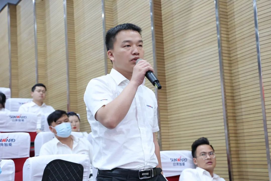 立异引领，，，，，，，智造未来！“2022院士专家长沙行”高端装备高质量生长钻研会盛大举行