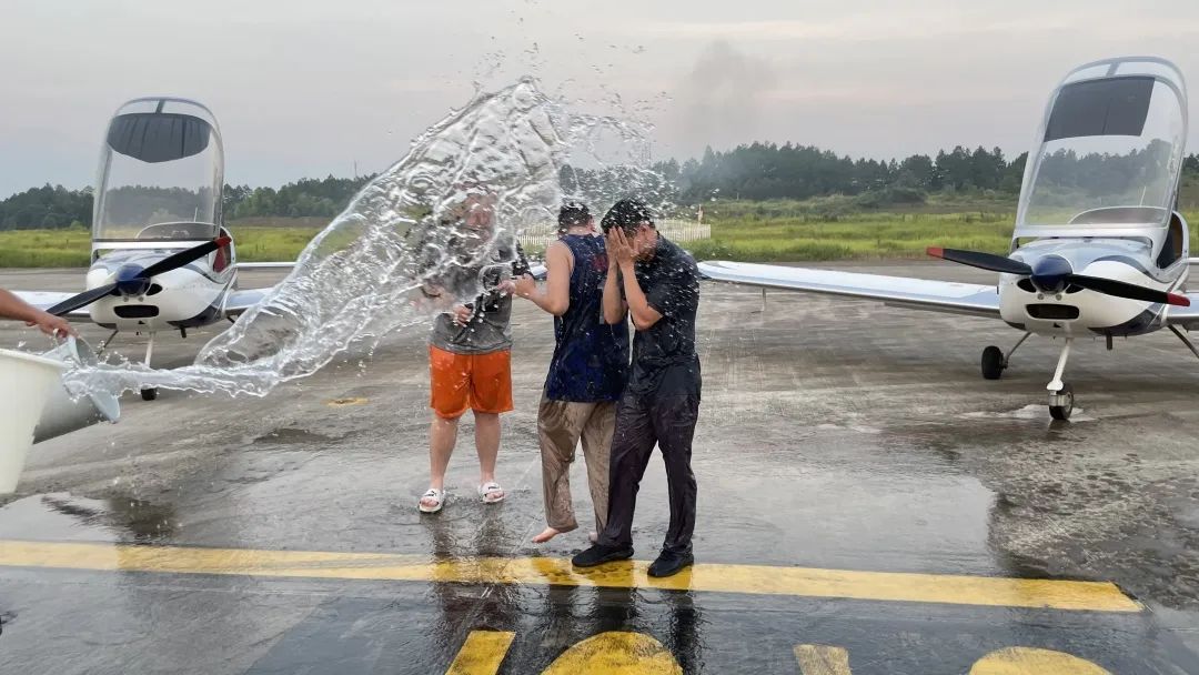 冲上云霄！湖南必发通航学员乐成单飞