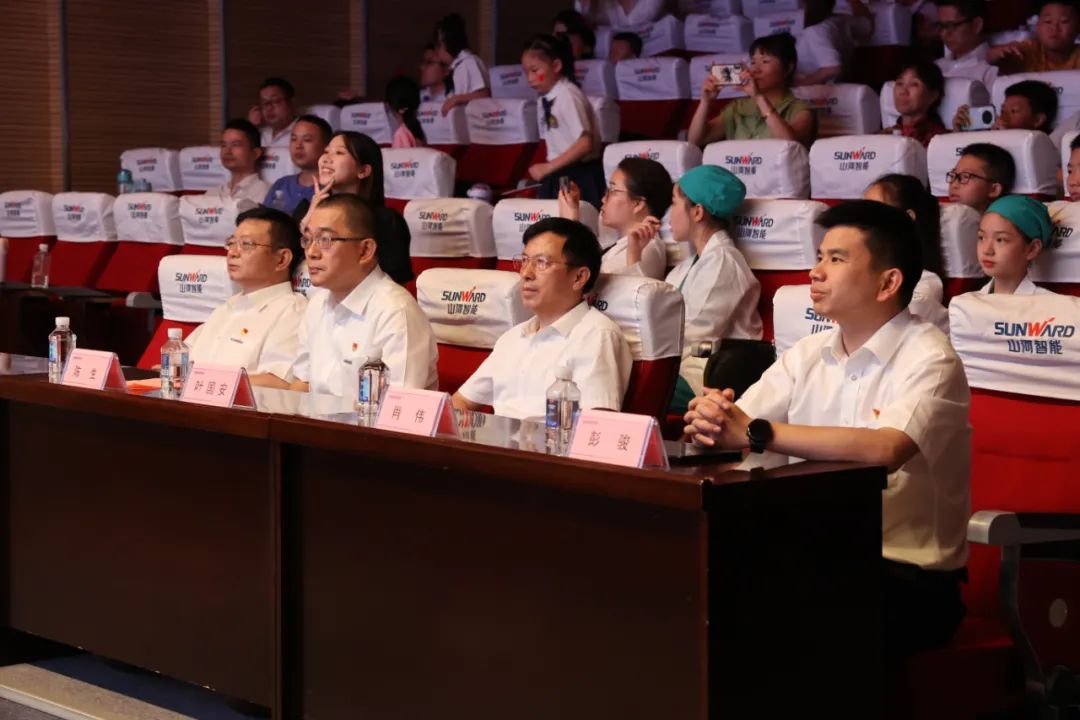 缤纷“暑”假，，，，，，，不负所“托”！必发智能职工子女暑期托管班结业啦