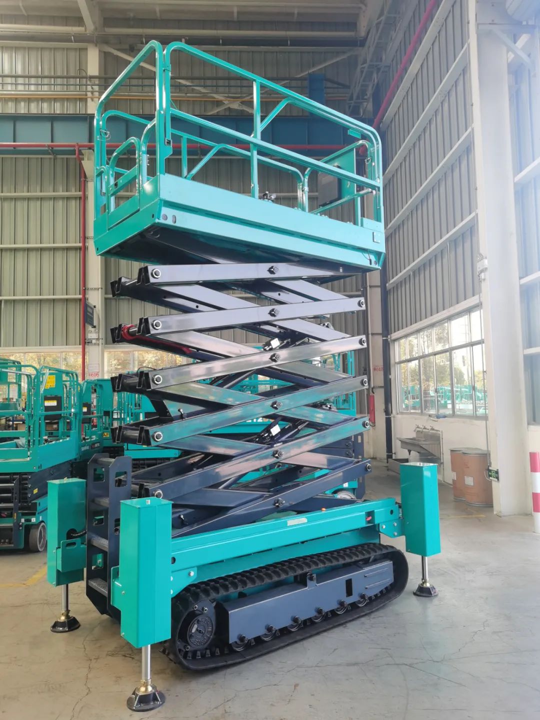 加速电动化产品结构，，，，，必发智能第一款履带剪叉式高空作业平台来了！