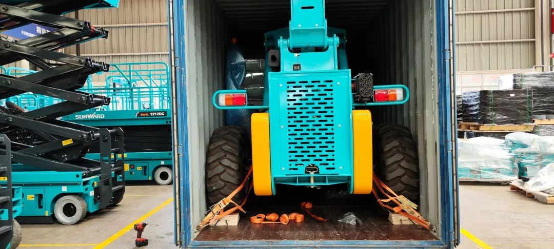 单笔采购金额万万元！必发智能伸缩臂叉装车批量出口