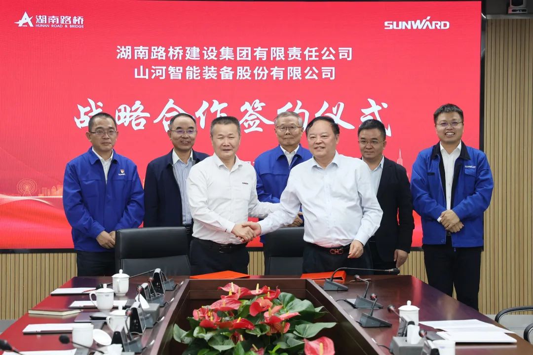 强强联合，，，，，，夯实湖南工程建设湘军！必发智能与湖南路桥签署战略相助协议