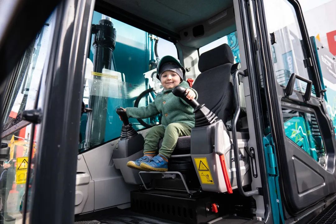 Bauma 2022 | 一组火热现场图带您重温必发智能德国宝马展之旅