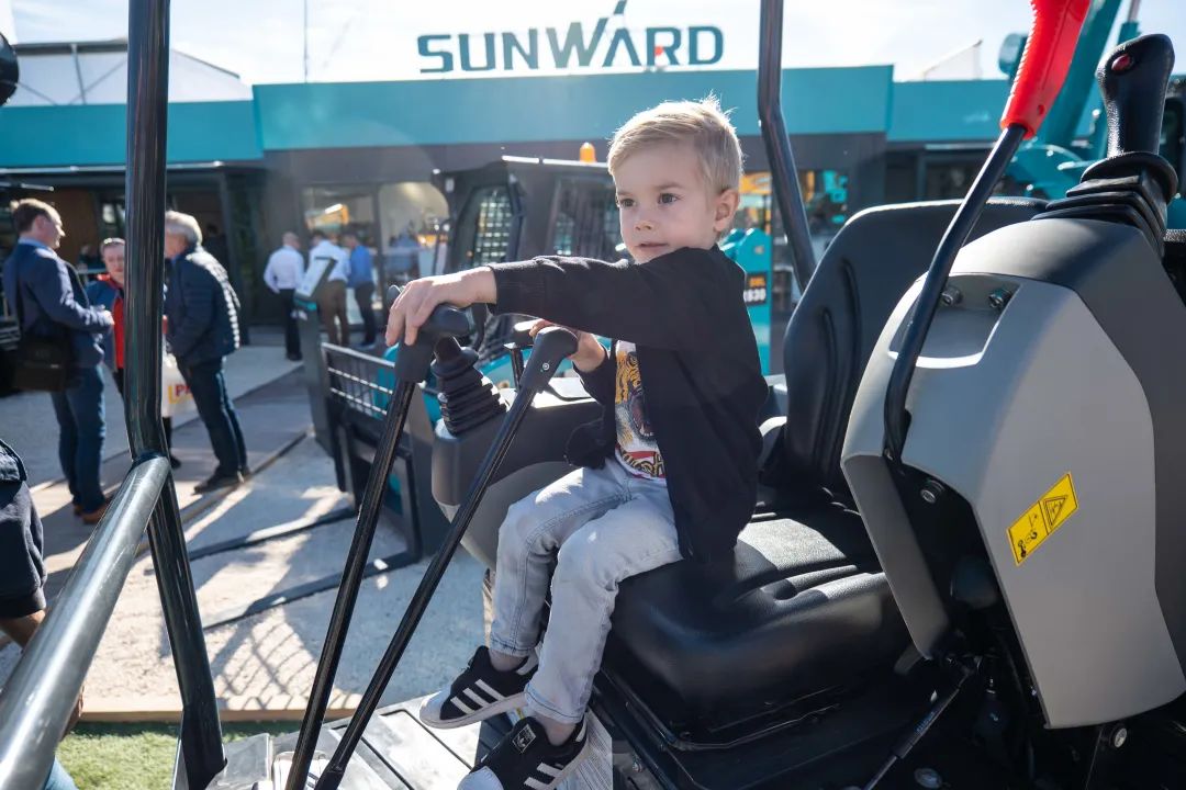 Bauma 2022 | 一组火热现场图带您重温必发智能德国宝马展之旅