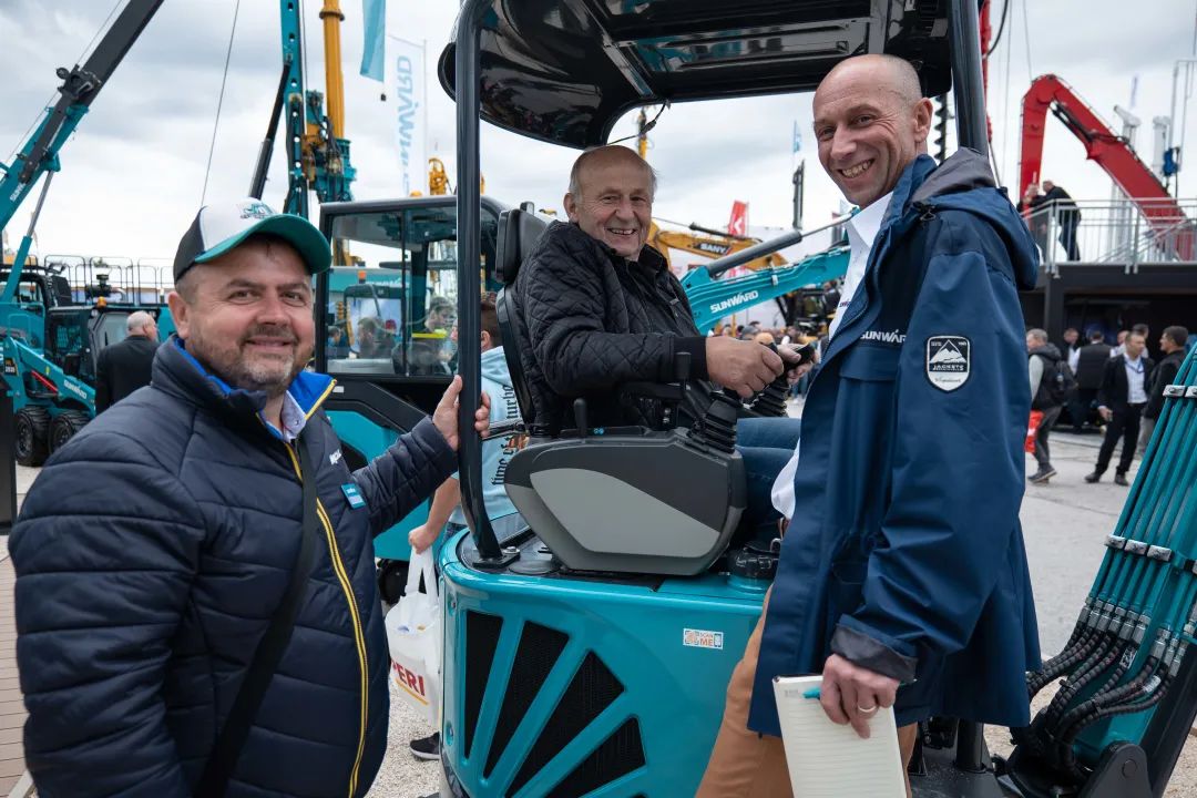 Bauma 2022 | 一组火热现场图带您重温必发智能德国宝马展之旅