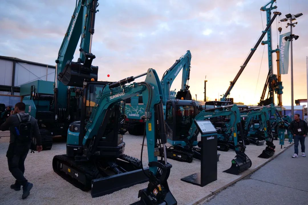 Bauma 2022 | 一组火热现场图带您重温必发智能德国宝马展之旅