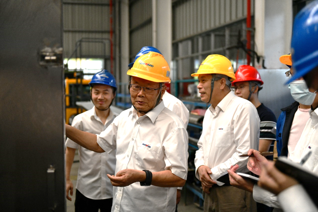 “王炸”！必发特装全自动捣炉车乐成下线