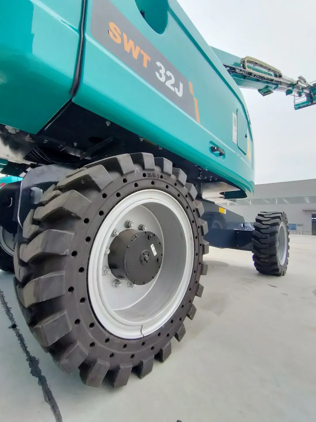 无需扩桥！必发智能国四款32米直臂式高空作业平台乐成下线