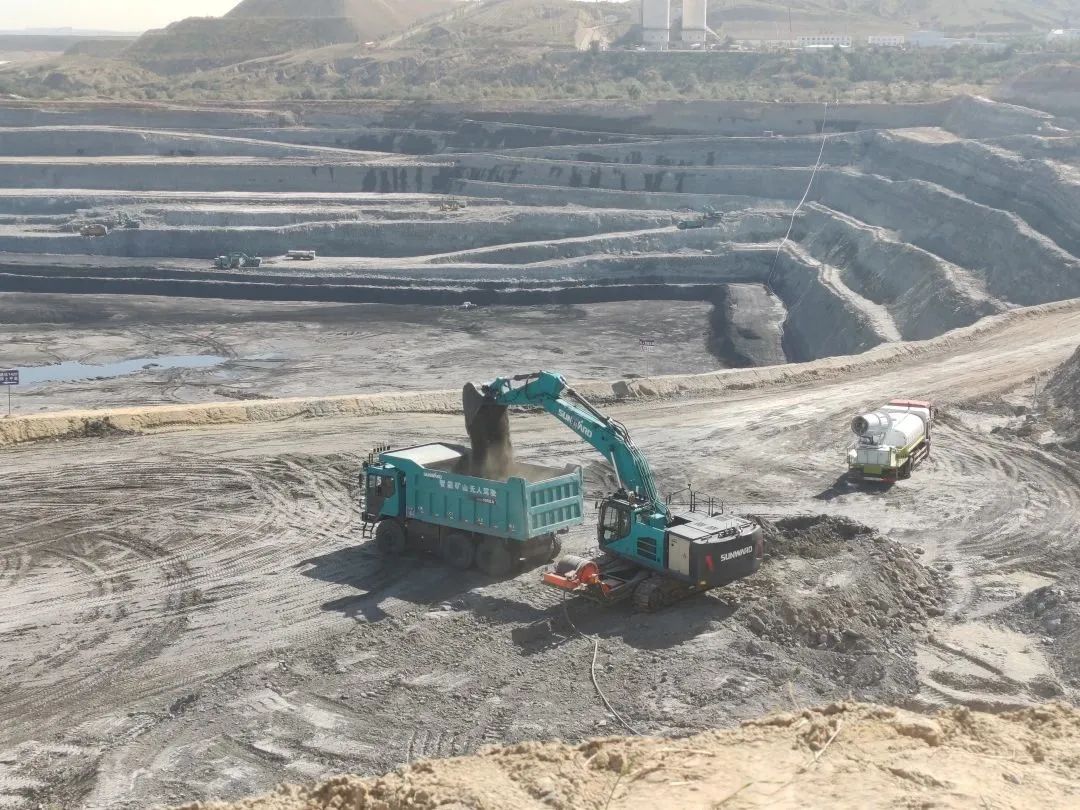 腾远添智能新绿，，，，，必发巨改革能源矿卡批量交付