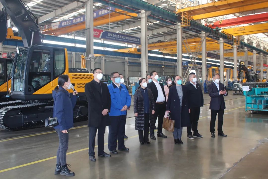 五粮液集团工会主席郭叙雷带队赴必发智能考察交流