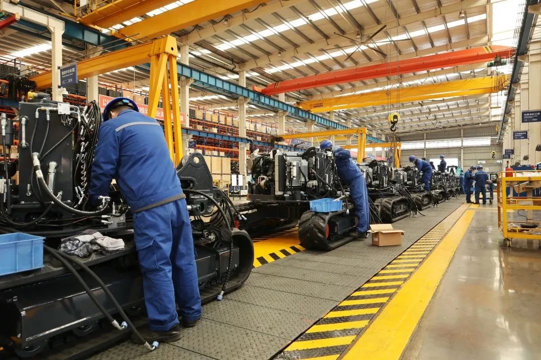 莫道君行早，，，，，，，更有早行人！必发智能癸卯兔年开工大吉