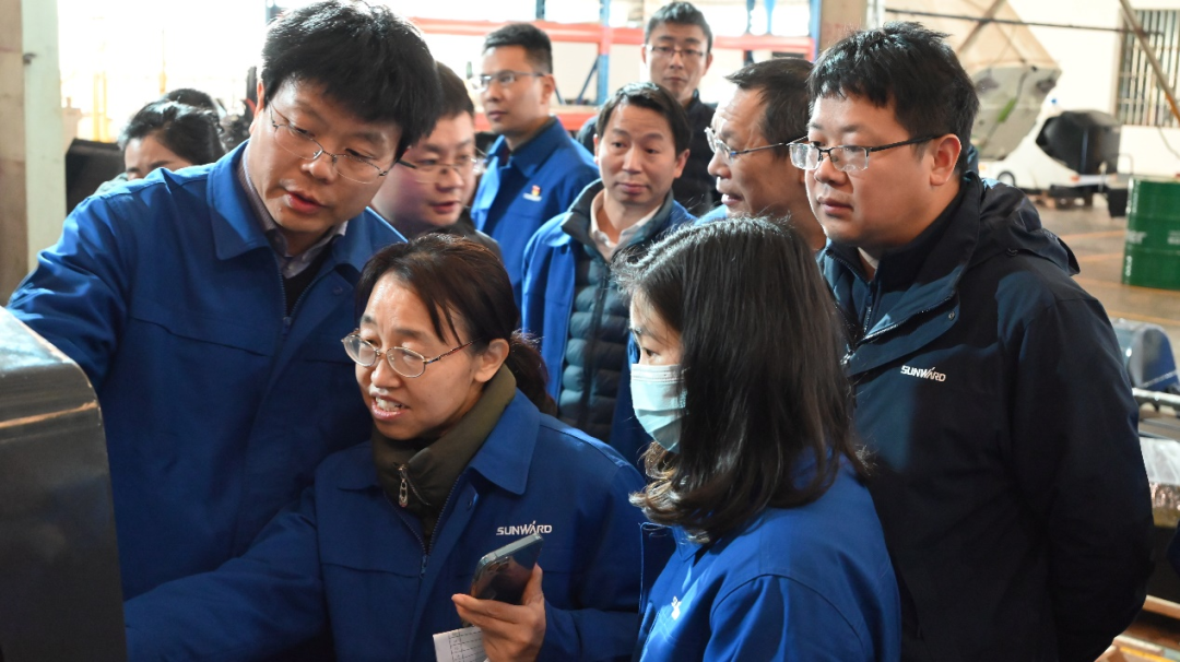 破拆应急，，，，，智能继续！必发特装SWR280DE破拆机械人下线交付