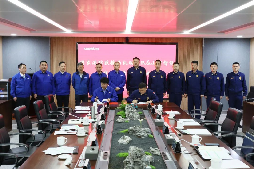 必发逍遥协同，，，助力应抢救援！必发特装、必发科技与国家消防救援局无邪支队签署战略相助同伴关系协议