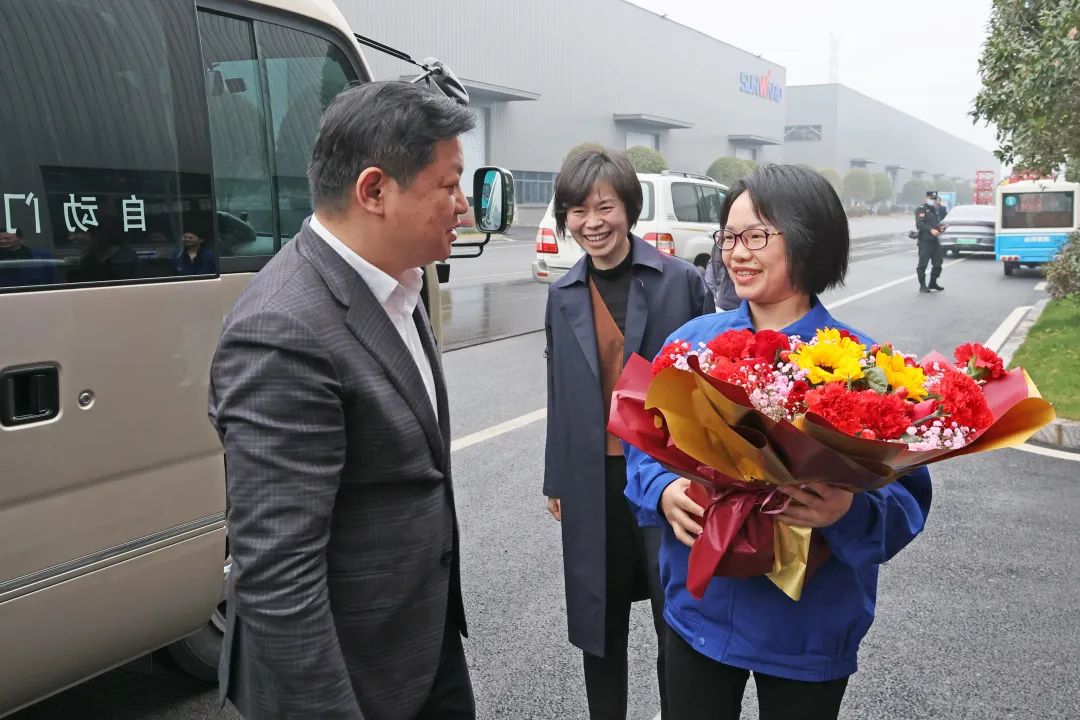 付旭明慰问必发智能市三八红旗头并督导清静生产事情