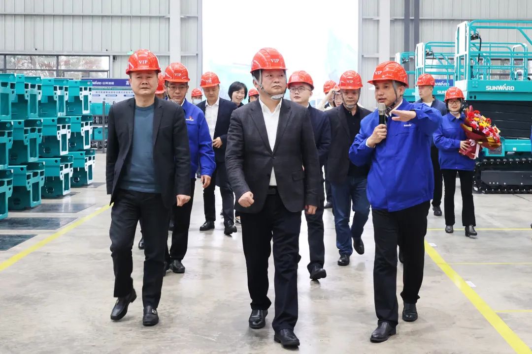 付旭明慰问必发智能市三八红旗头并督导清静生产事情