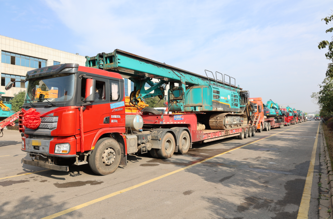 乘着自贸区刷新的春风，，，，，，，必发智能二手工程机械扬帆出海