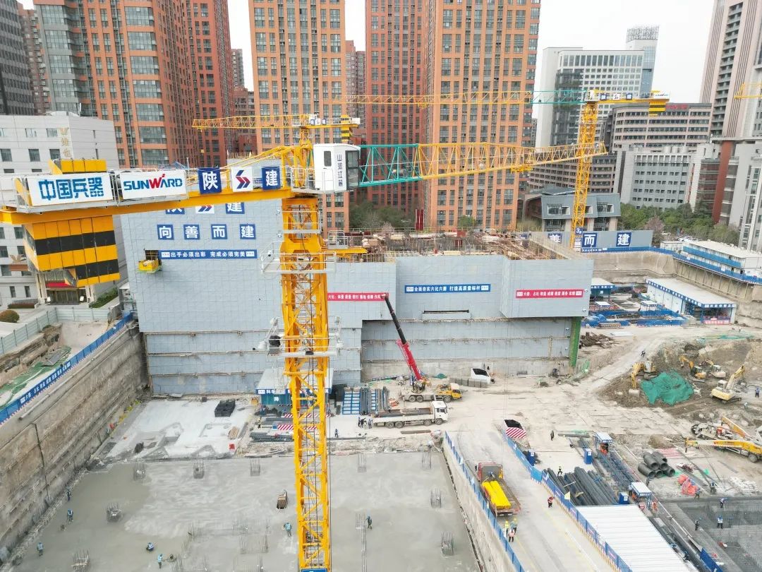 郁勃西北！必发江麓修建起重机械助建西安都会经济圈