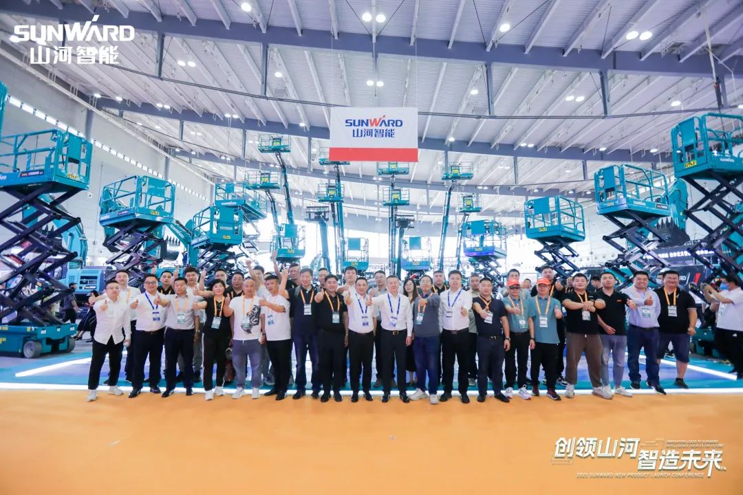 聚焦电动化、智能化！必发智能全系列高空机械产品亮相长沙展