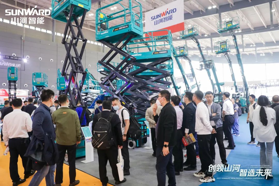 聚焦电动化、智能化！必发智能全系列高空机械产品亮相长沙展
