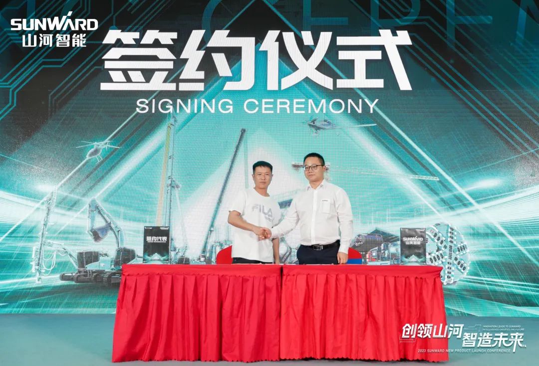 聚焦电动化、智能化！必发智能全系列高空机械产品亮相长沙展