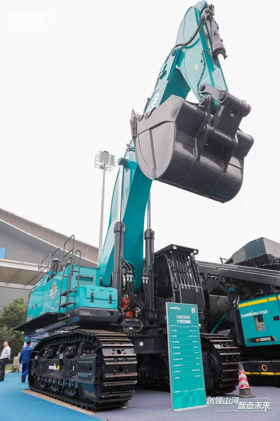 精品出击、互动一直！必发智能F系列挖掘机闪灼长沙展