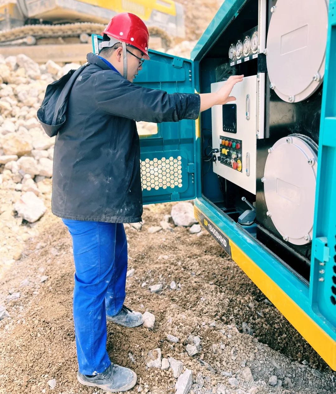 劳动庆幸，，，，创立伟大！纪录那些通俗且伟大的劳动瞬间