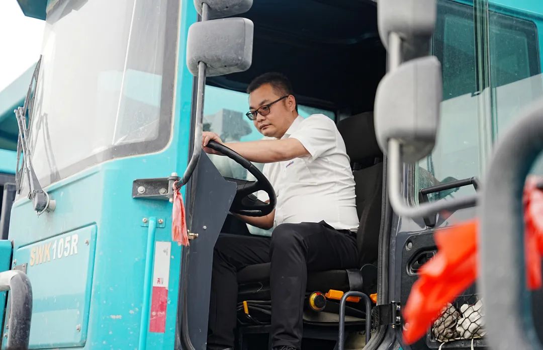 一连助力“双碳”目的，，，，，，必发巨鼎LNG矿卡在辽宁批量应用