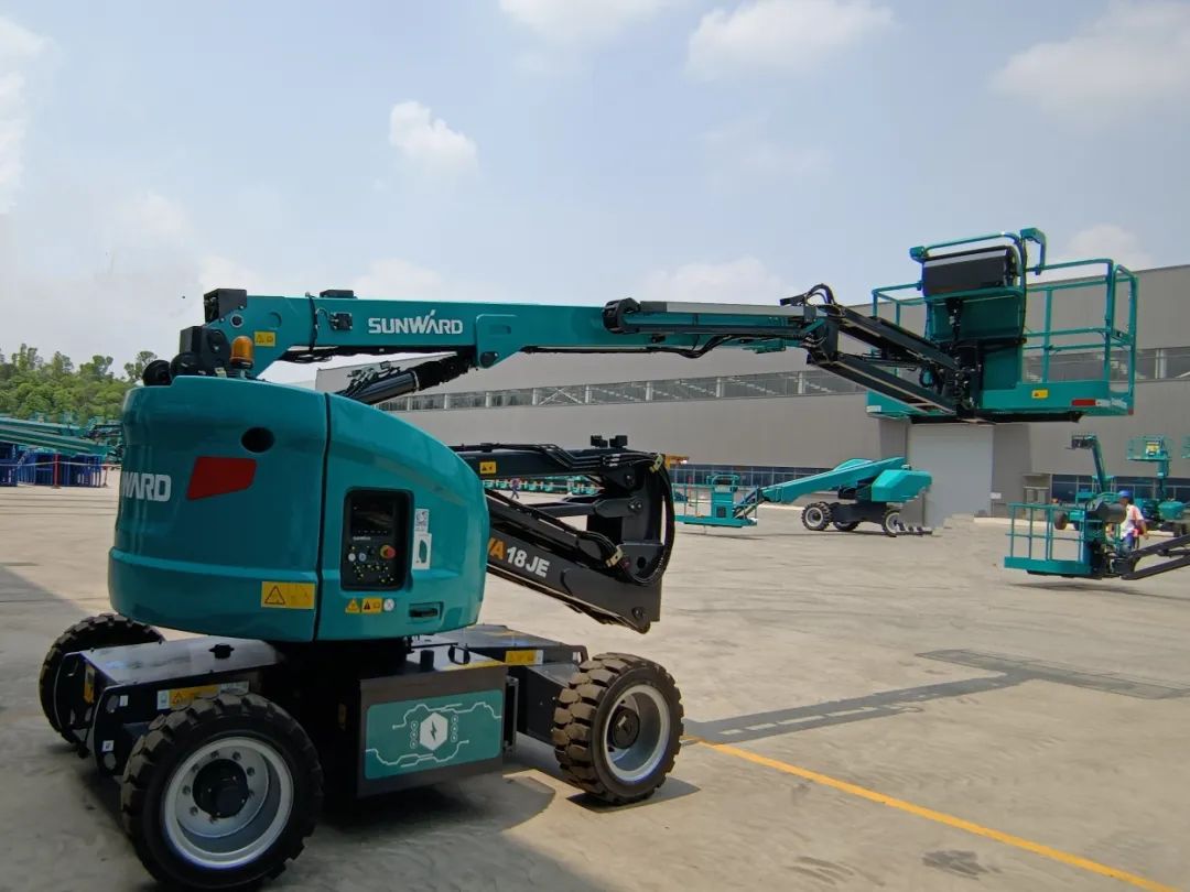 新能源家族再添“新丁”！必发智能三款电动臂式高空作业平台齐下线